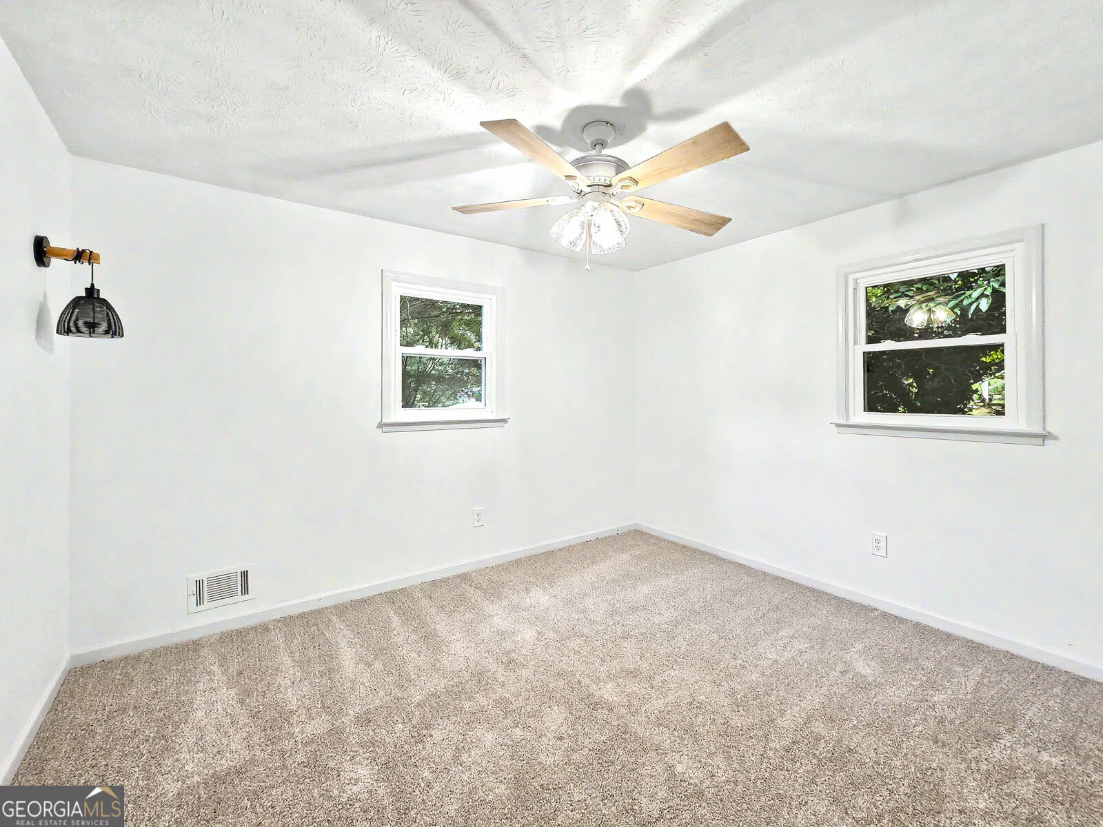 2704 Kozy Court Ne Property Photo 13