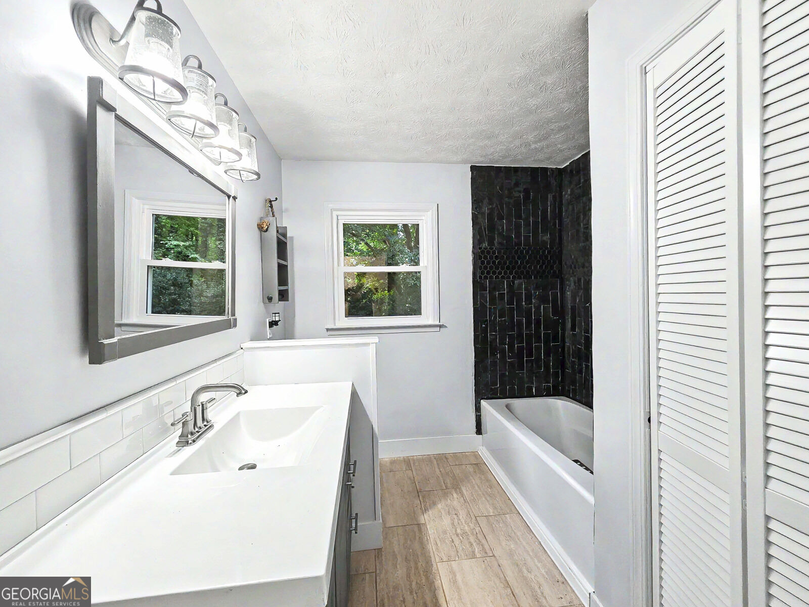 2704 Kozy Court Ne Property Photo 14
