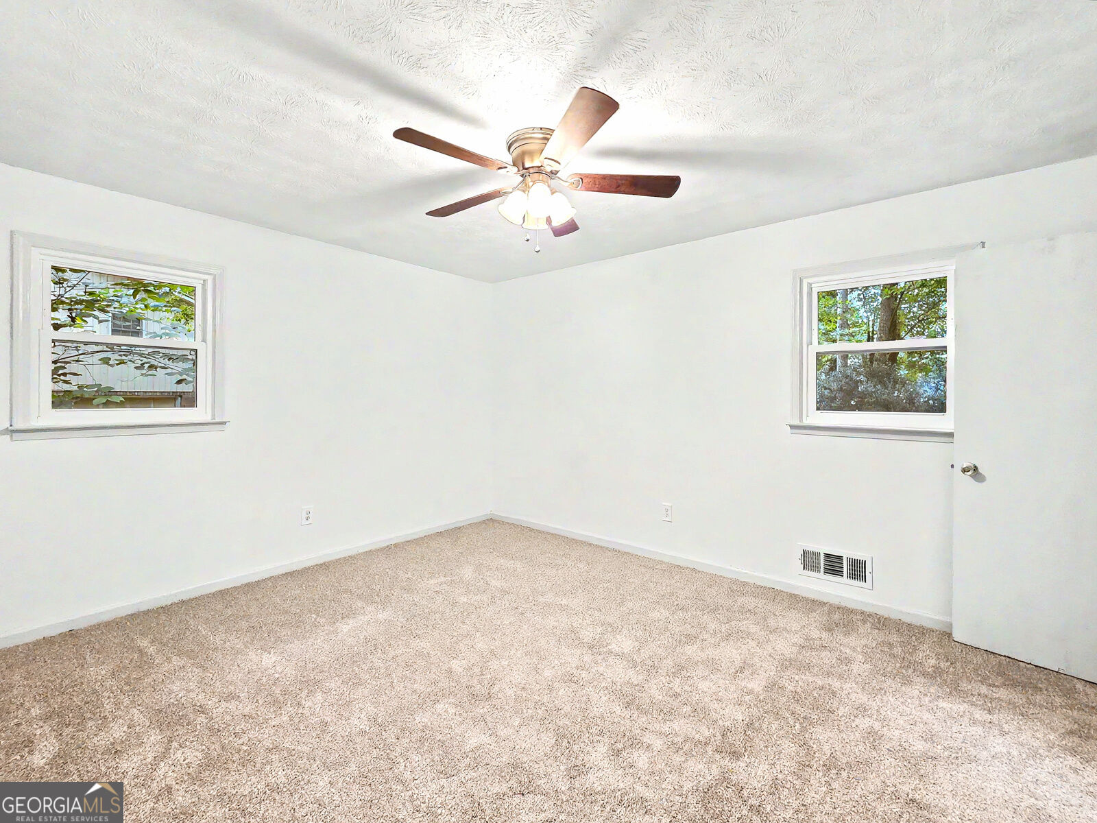 2704 Kozy Court Ne Property Photo 16