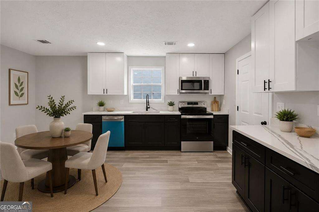 1044 Autumn Crest Court Property Photo 8