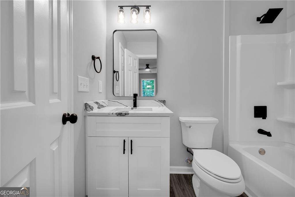 1044 Autumn Crest Court Property Photo 11
