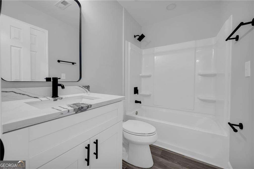 1044 Autumn Crest Court Property Photo 13