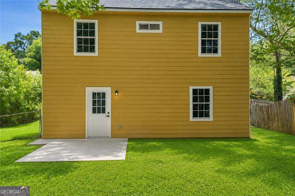 1044 Autumn Crest Court Property Photo 18