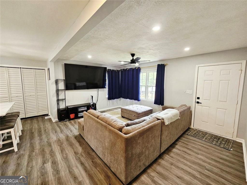 2096 Venesa Circle Property Photo 5