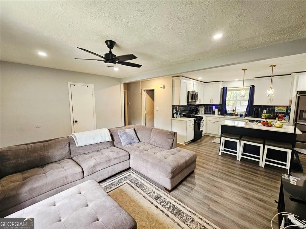 2096 Venesa Circle Property Photo 6