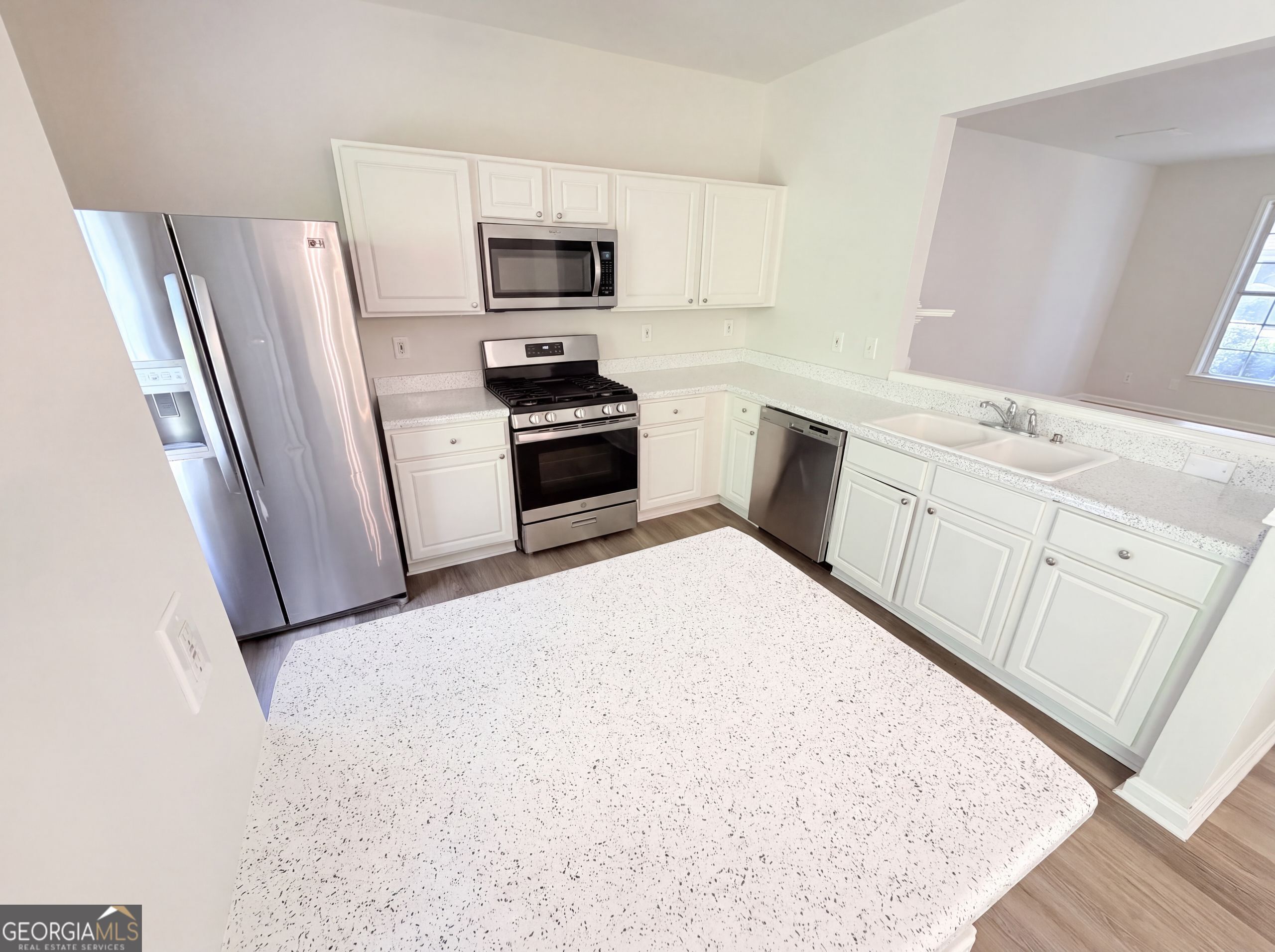 9155 Nesbit Ferry Road # 53 Property Photo 2