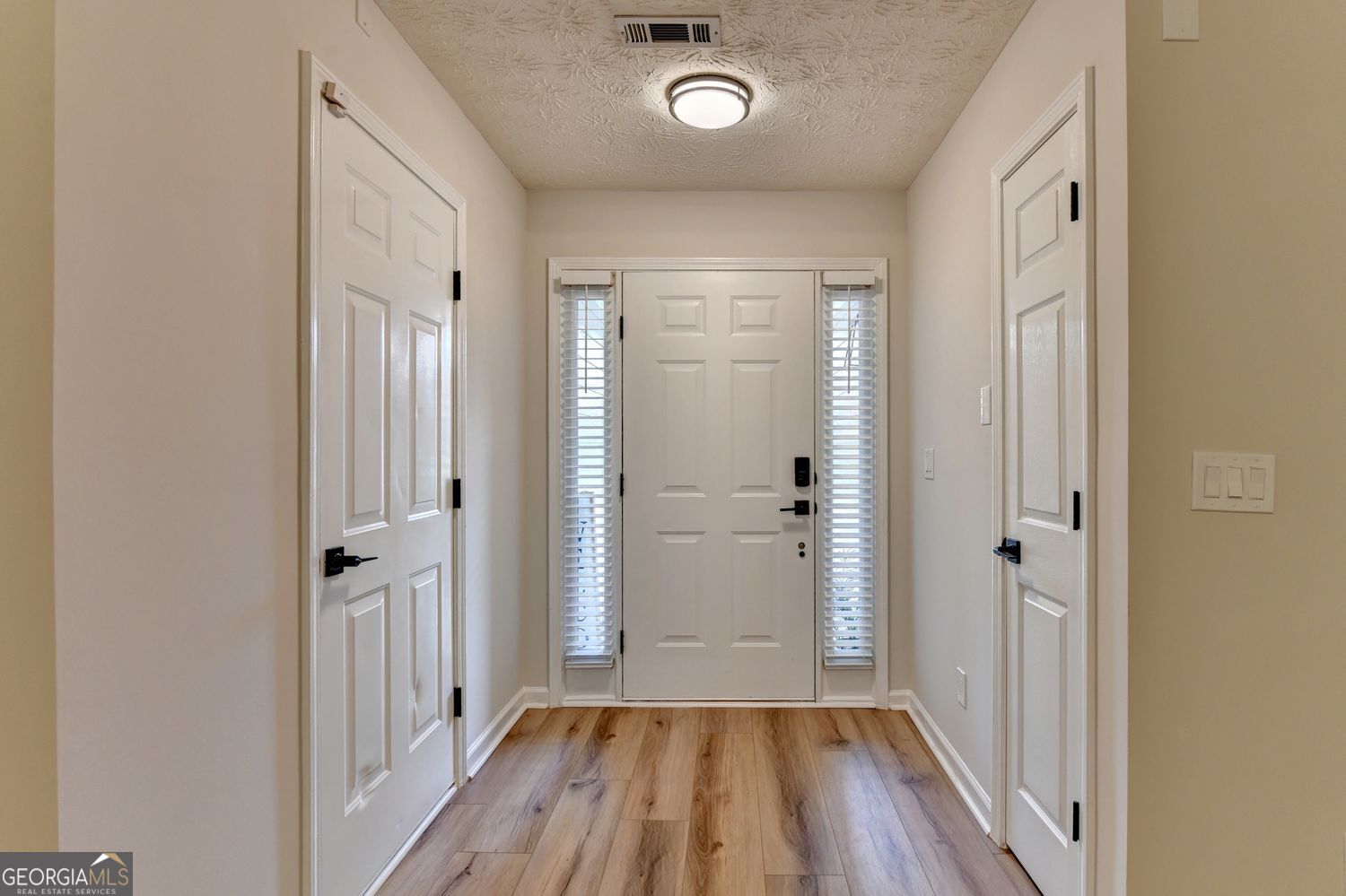 1581 Highland Bluff Court Property Photo 4