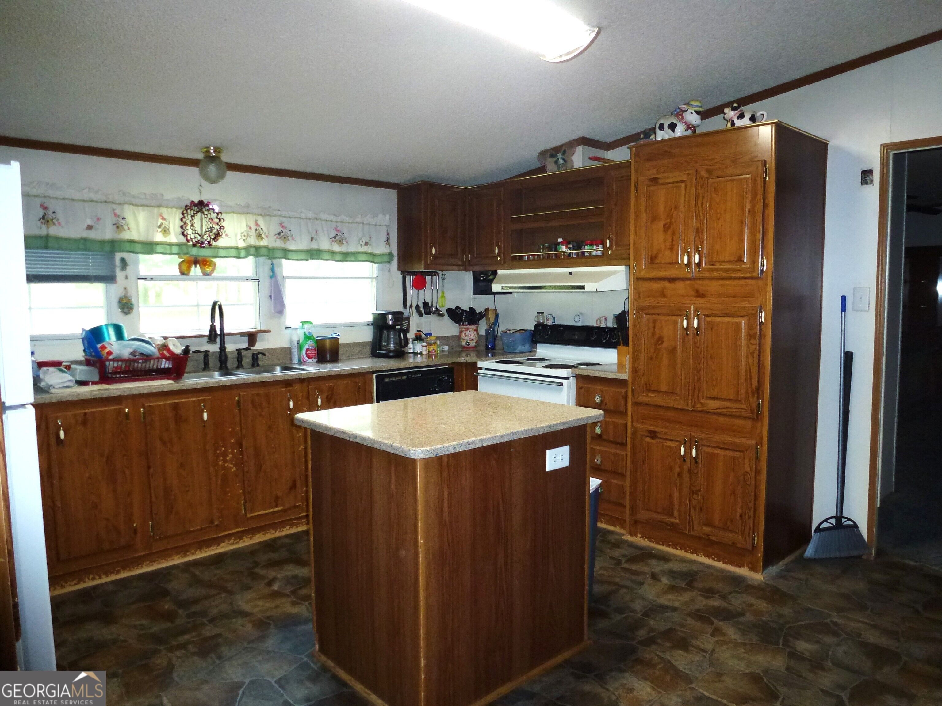 2489 Mosley Road Property Photo 5