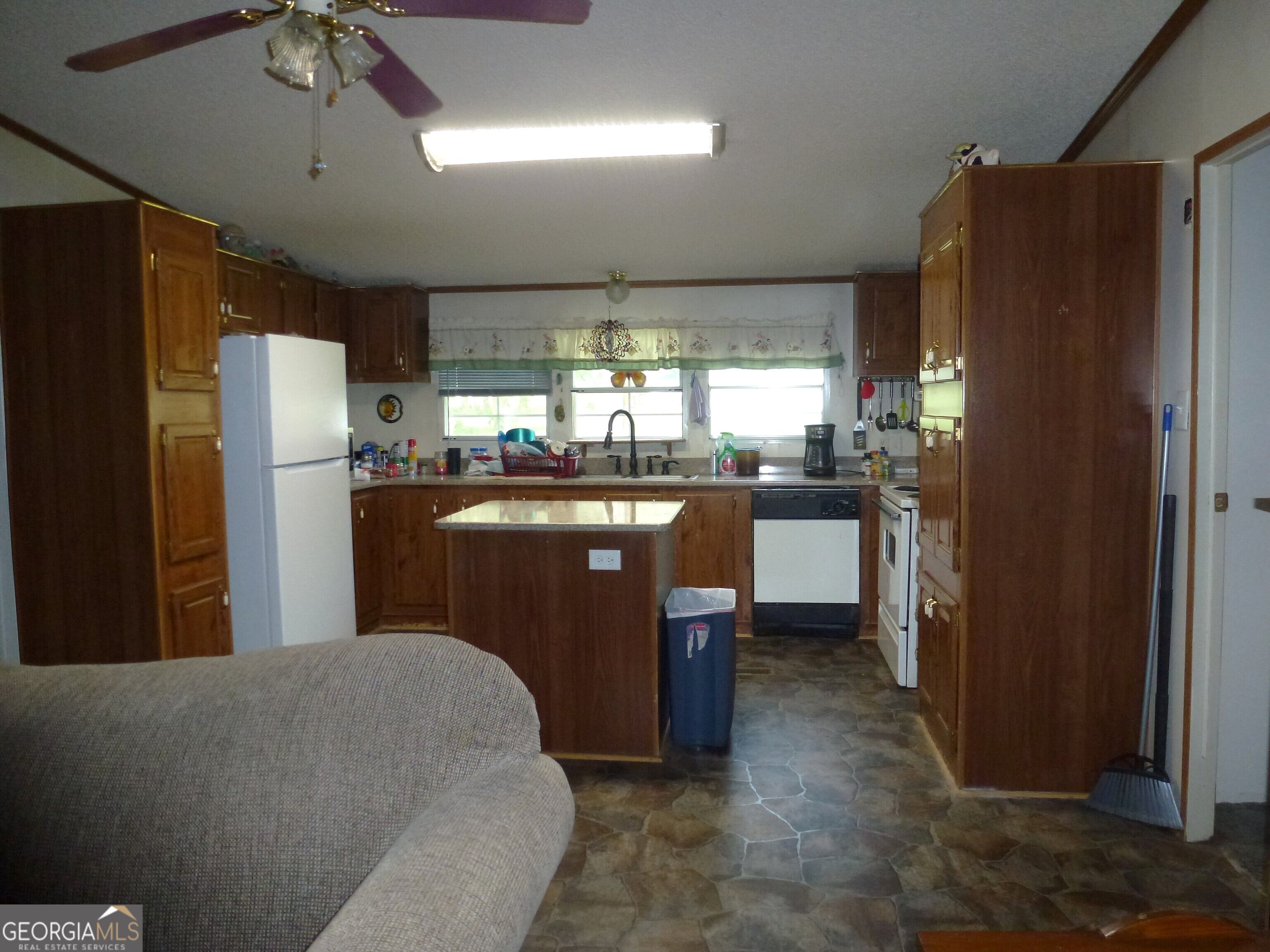 2489 Mosley Road Property Photo 6