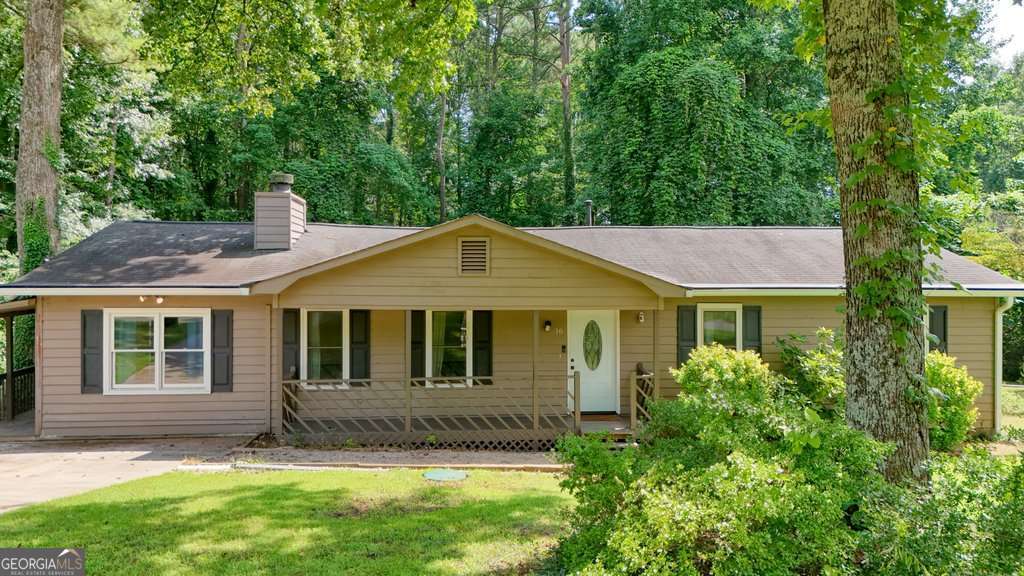 16 Allen Lane Property Photo 1
