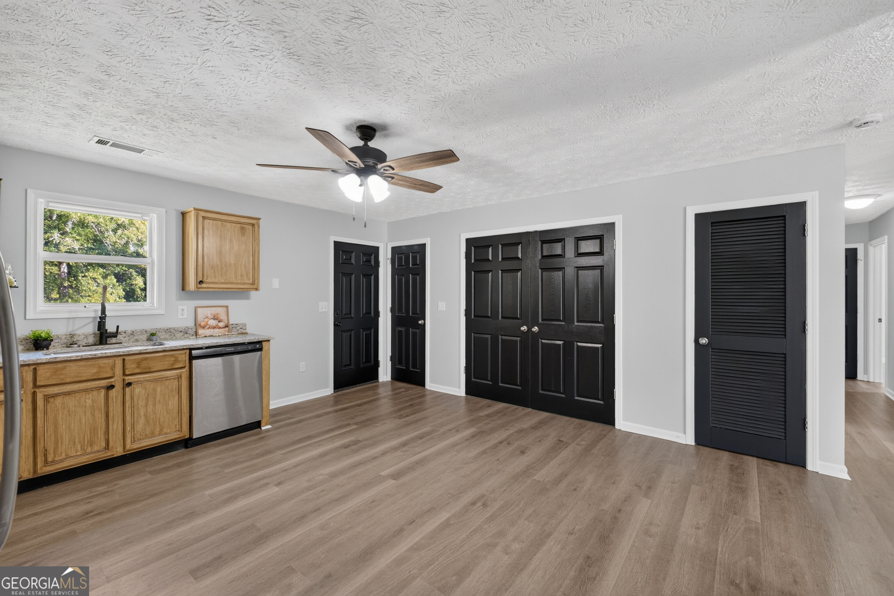 1300 Hill Street Property Photo 14