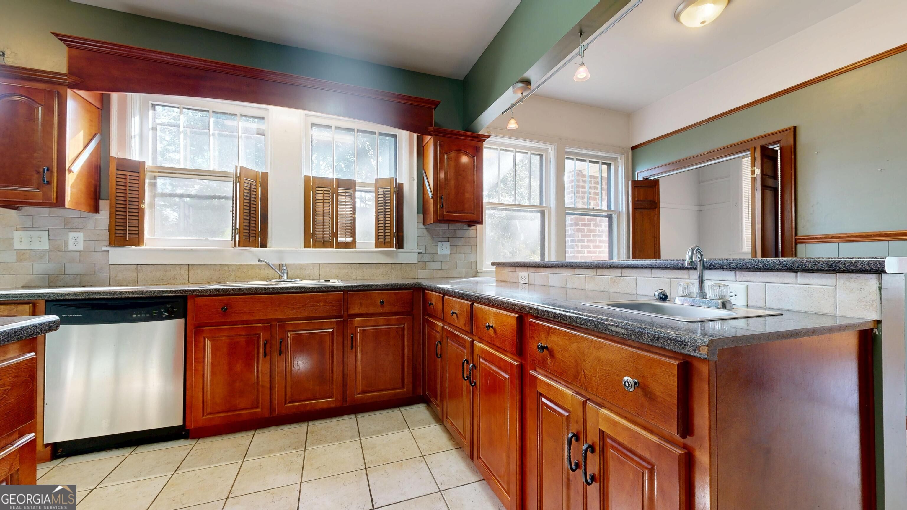609 Holly Street Property Photo 11