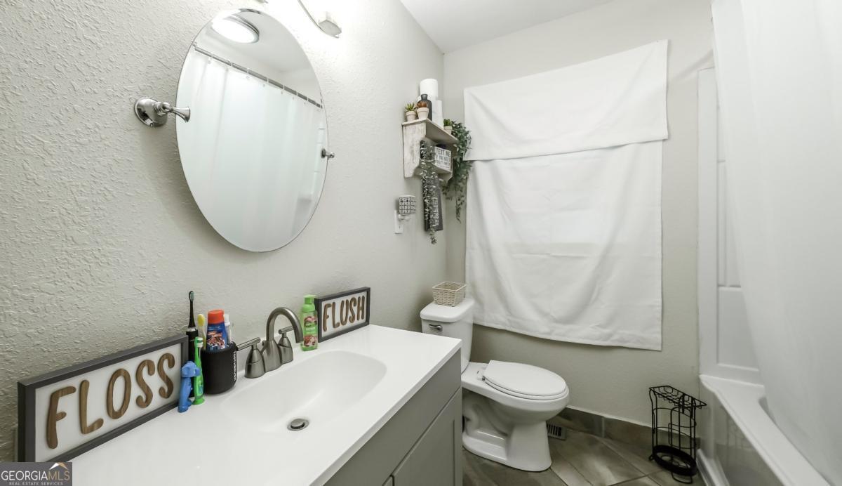 1041 Michael Lane Property Photo 14