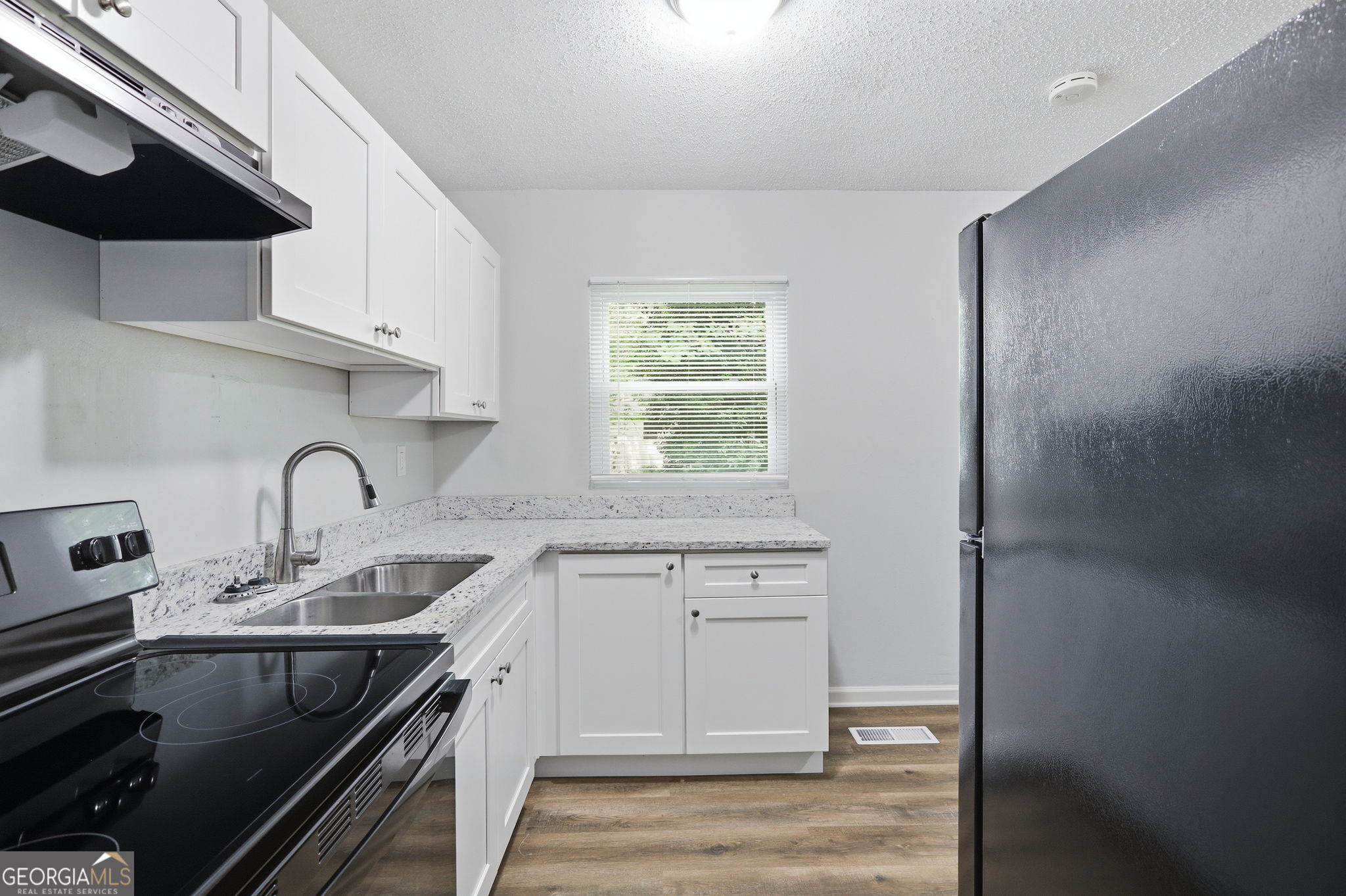 2197 Swallow Circle Se Property Photo 5