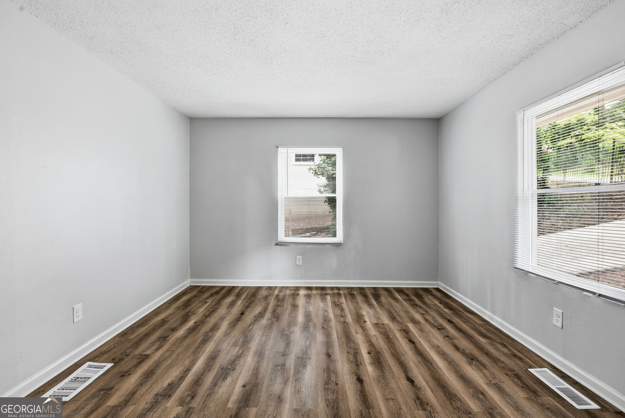 2197 Swallow Circle Se Property Photo 9