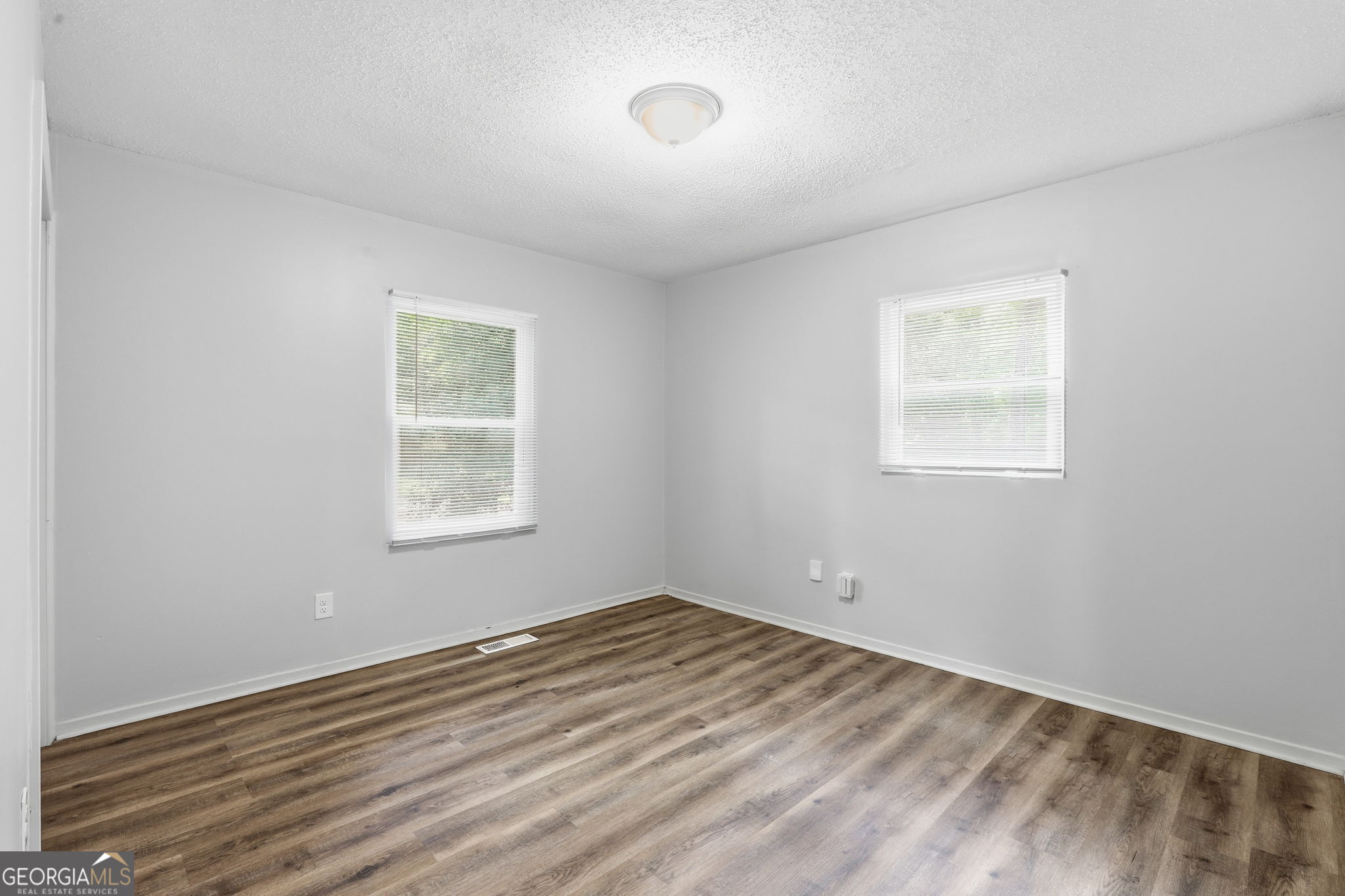 2197 Swallow Circle Se Property Photo 10