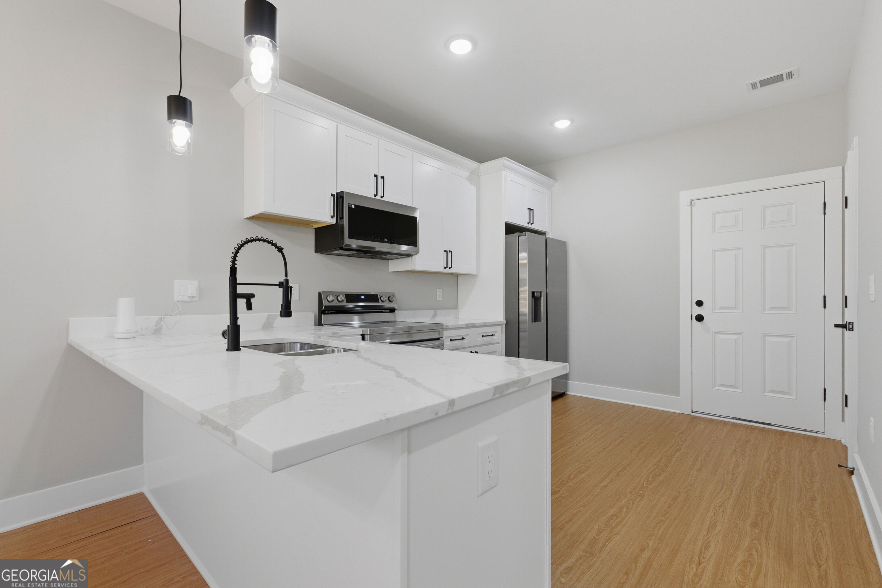 1015 Lyndon Avenue Property Photo 3