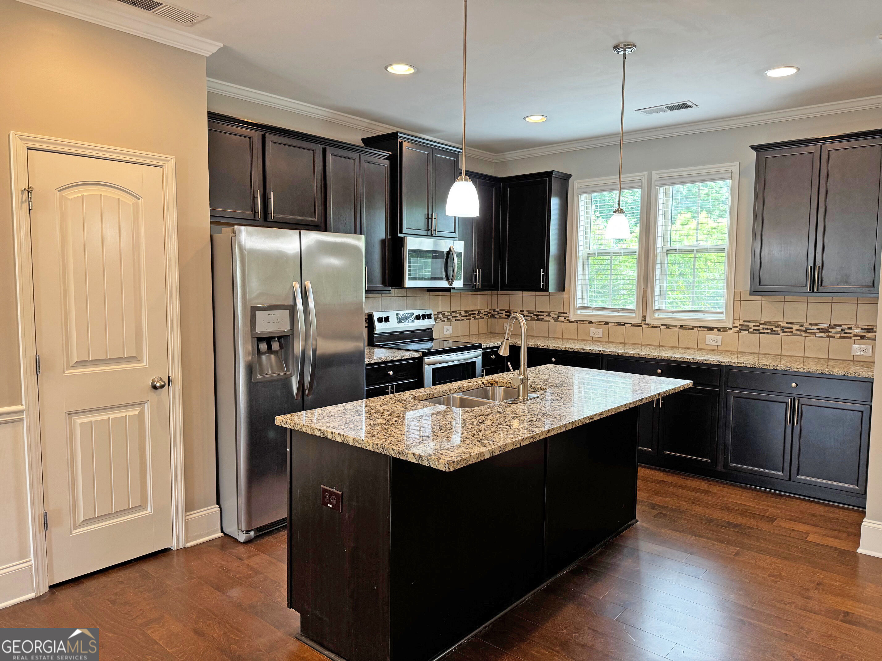 6027 Landers Loop Property Photo 6