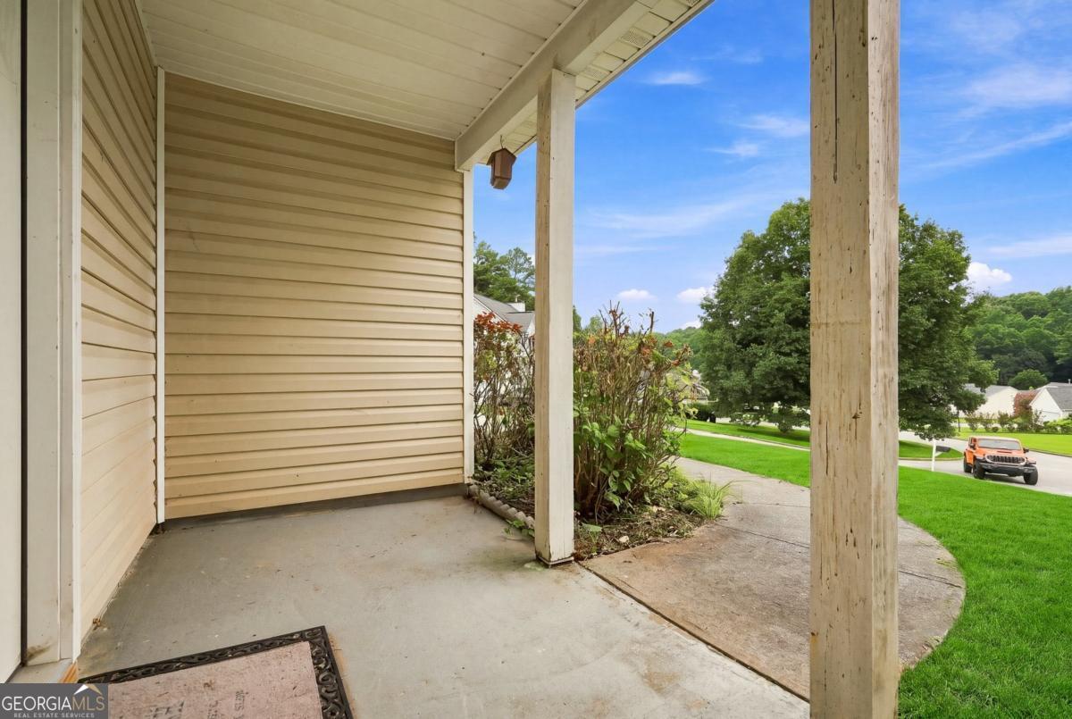 1105 Poplar Lane Property Photo 3