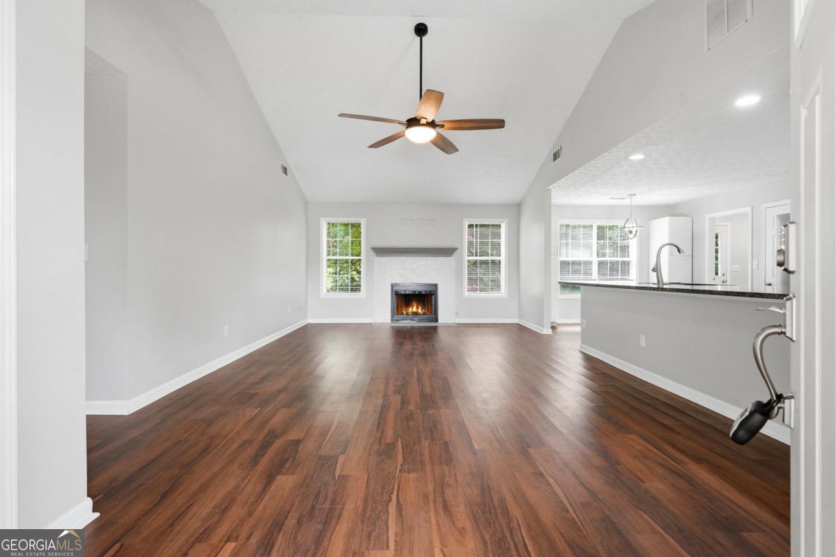 1105 Poplar Lane Property Photo 6
