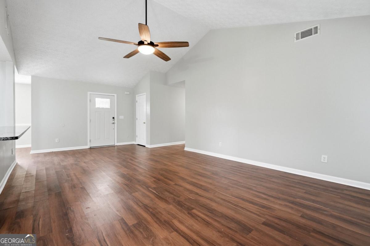 1105 Poplar Lane Property Photo 12