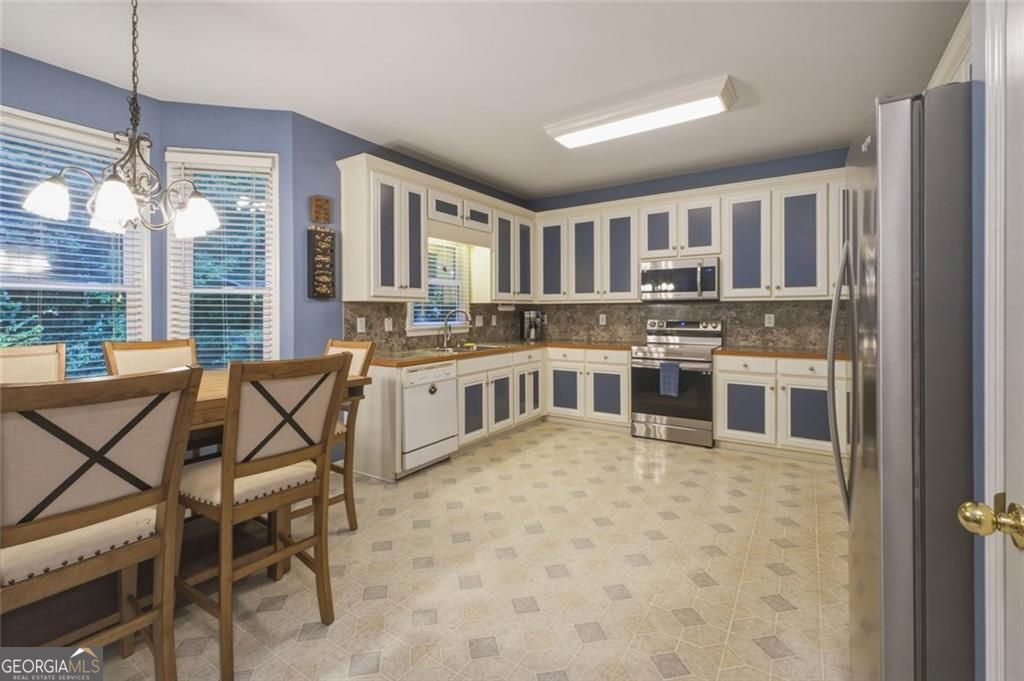 122 Vine Creek Place Property Photo 23