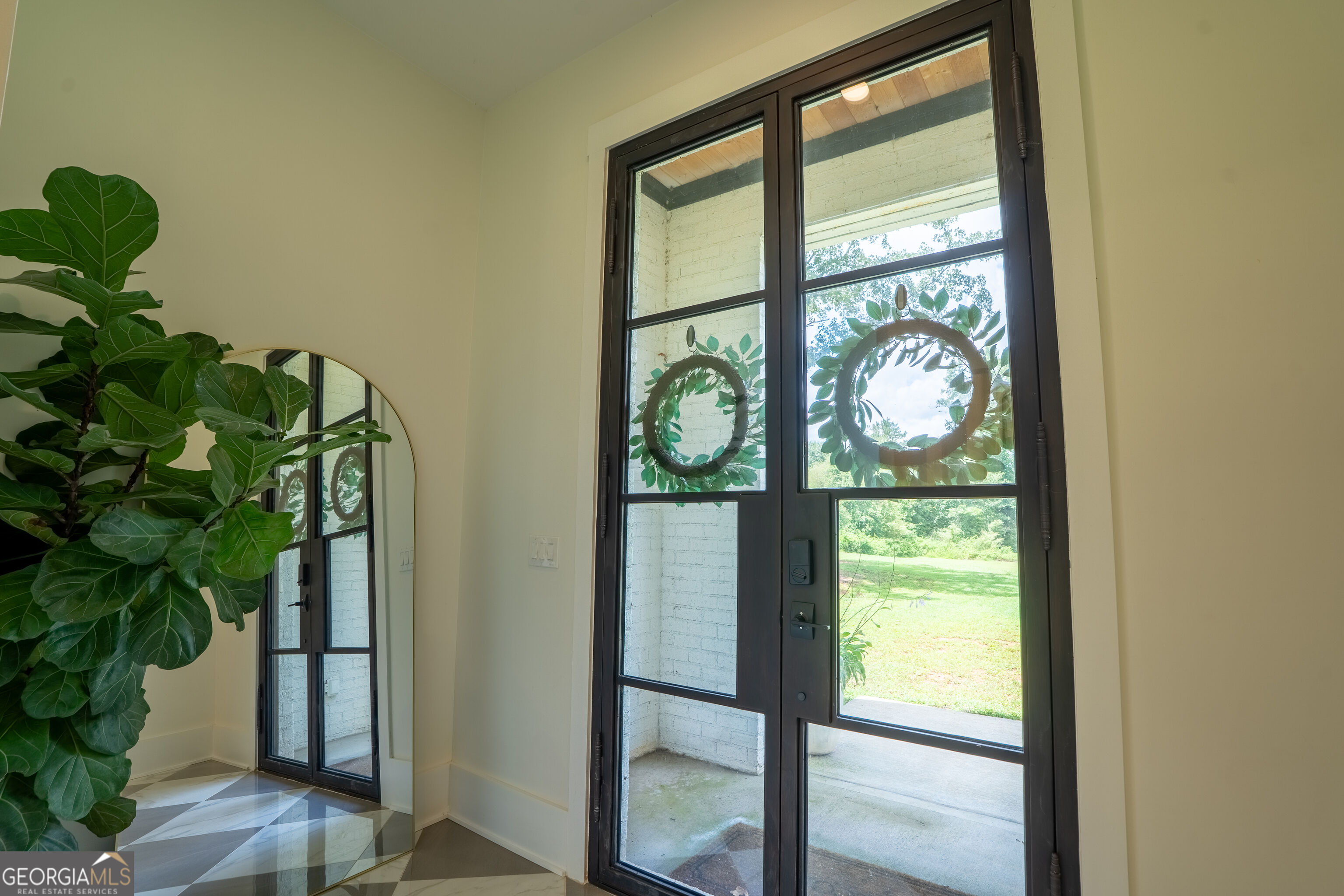 860 W Ridgeway Road Property Photo 4