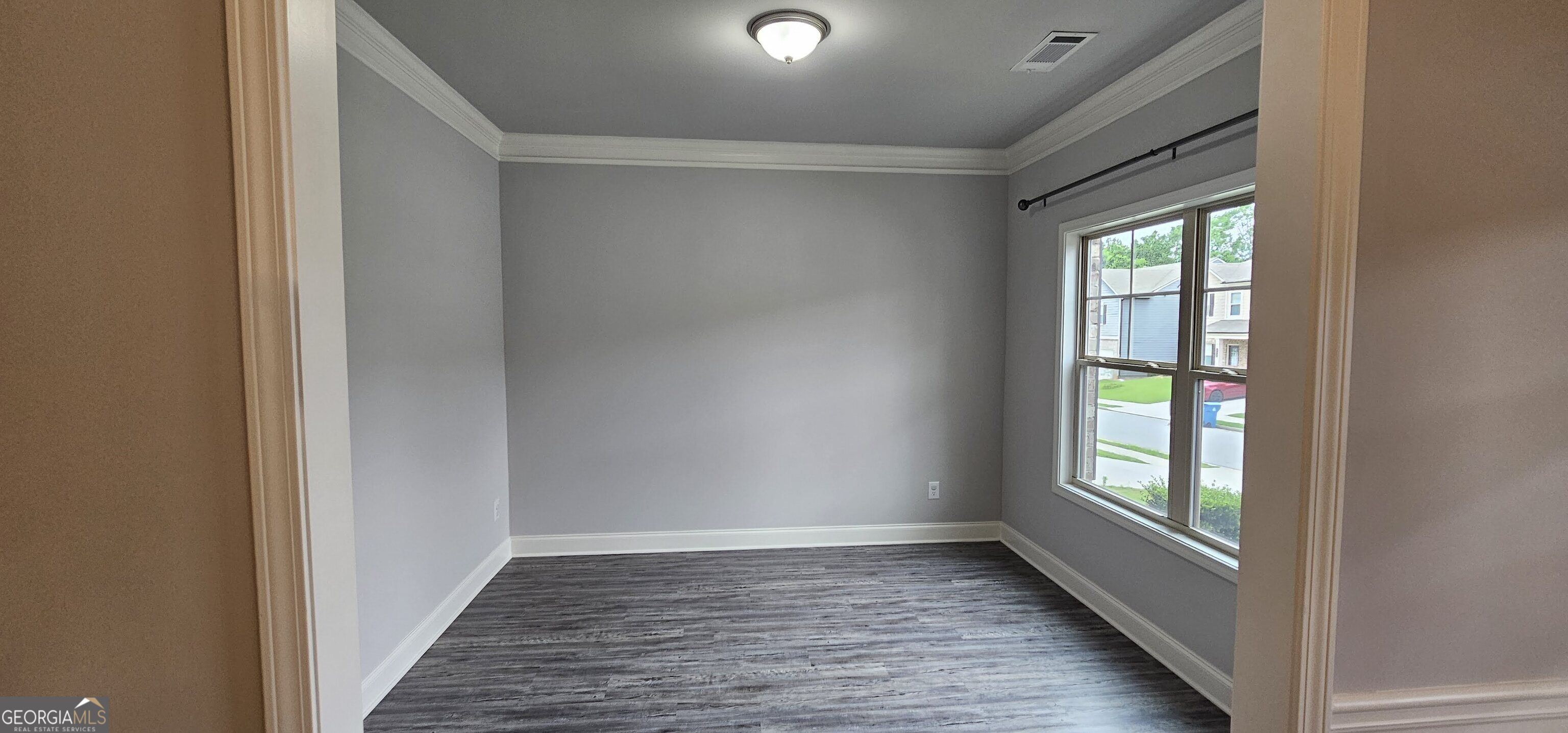 352 Newshaw Drive Property Photo 3