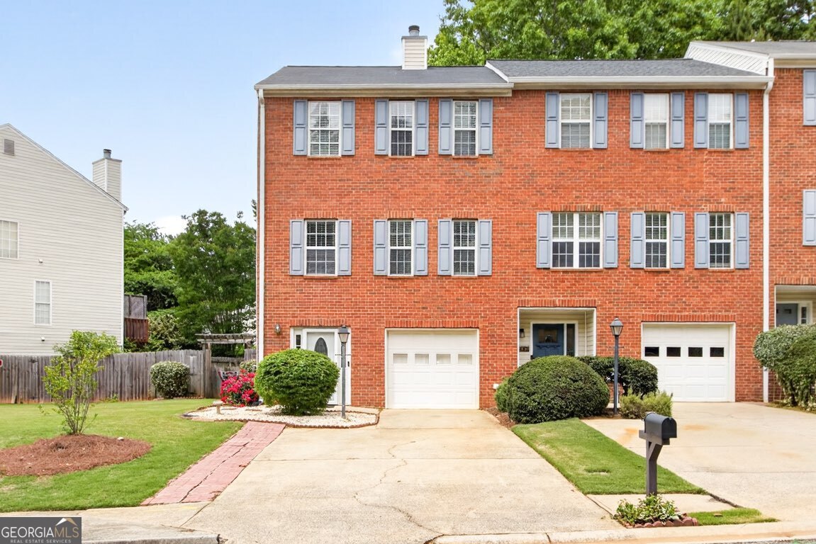 2484 Stonegate Drive NW Property Photo 1