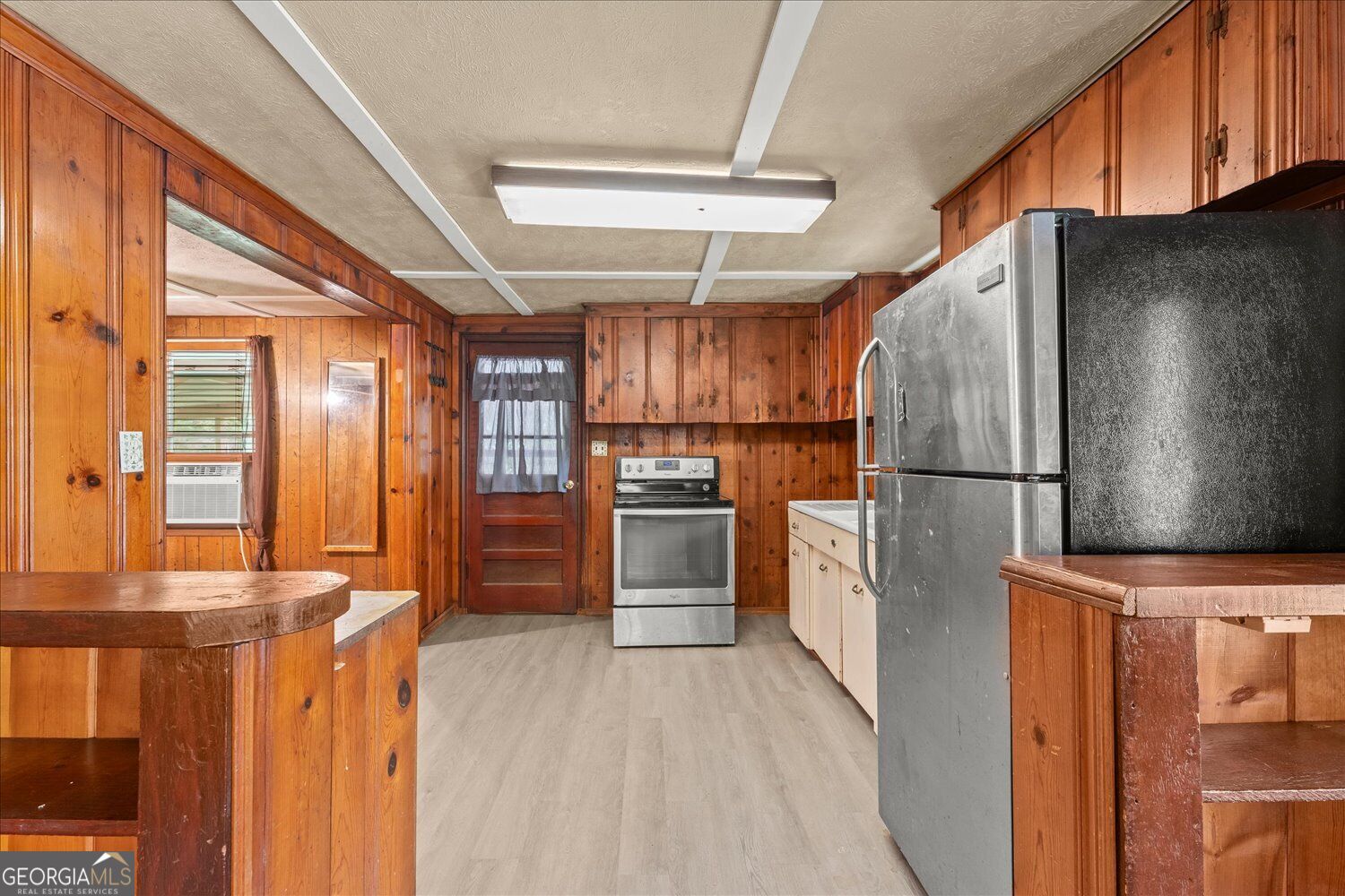 222 Grove Street Property Photo 4