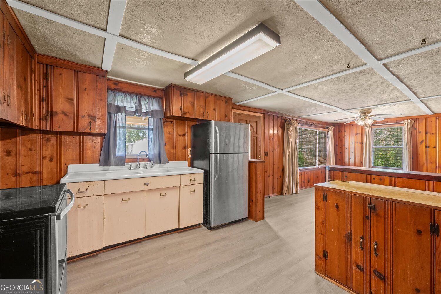 222 Grove Street Property Photo 5