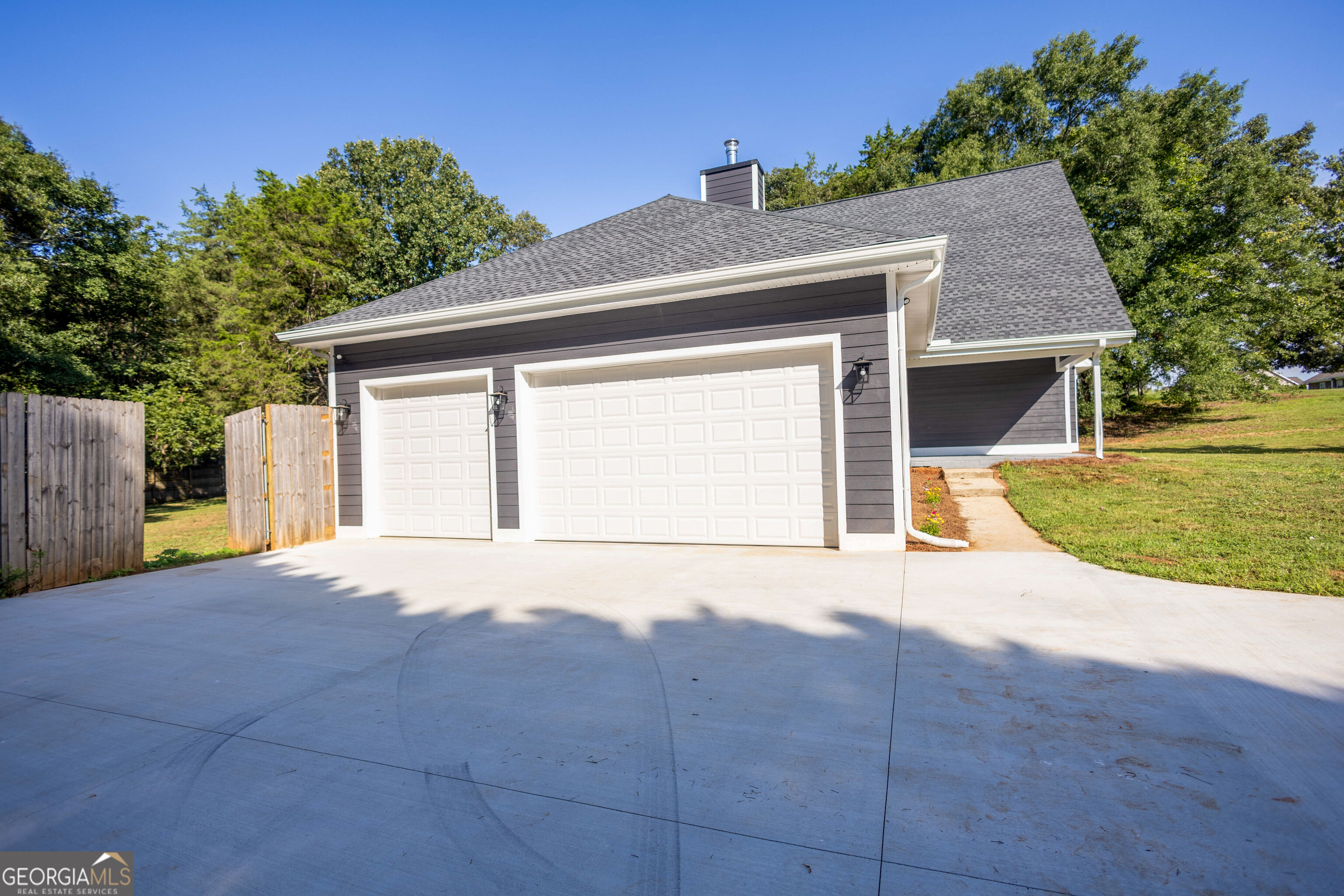 190 Cedar Pond Road Property Photo 4