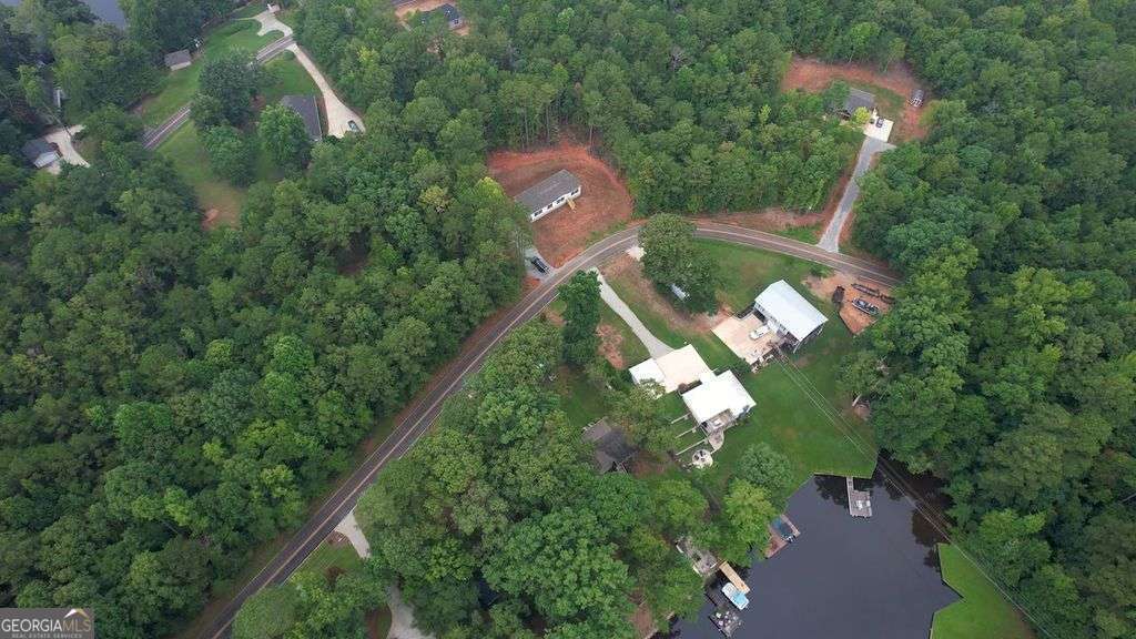 230 Thomas Drive Property Photo 2