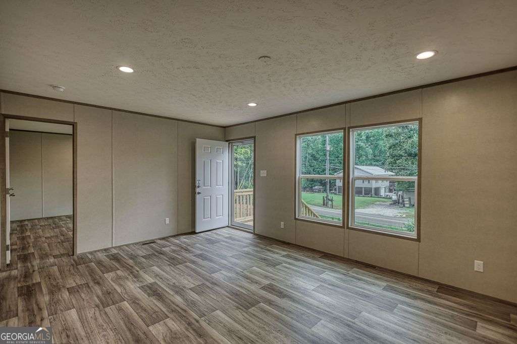 230 Thomas Drive Property Photo 18