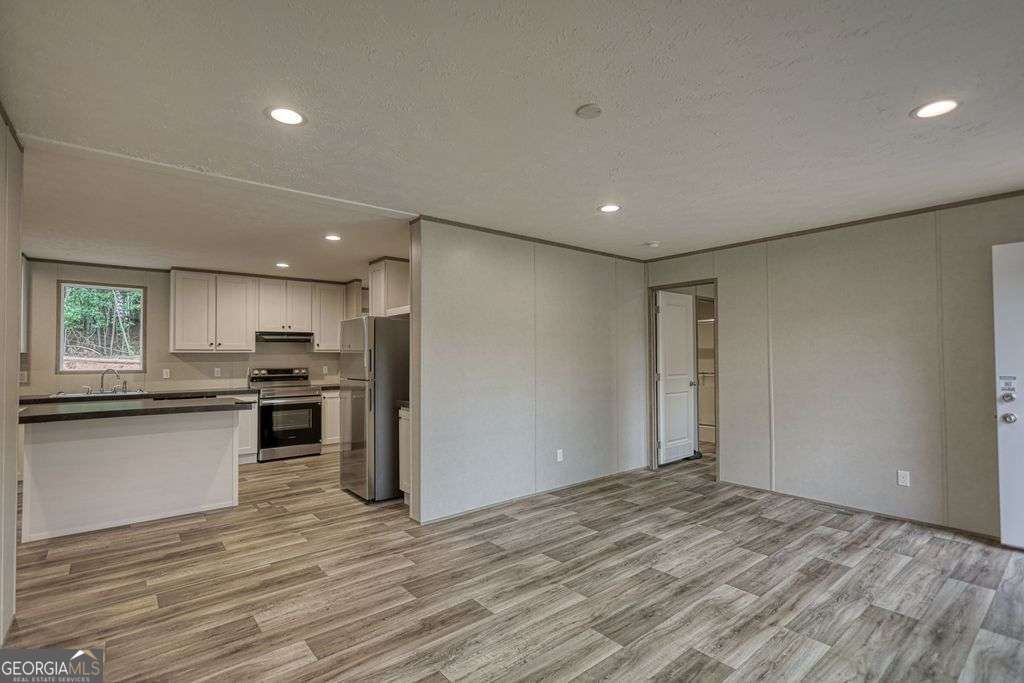 230 Thomas Drive Property Photo 19