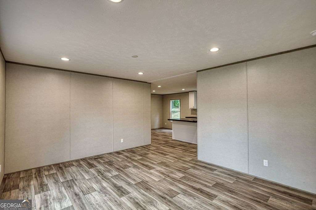 230 Thomas Drive Property Photo 20