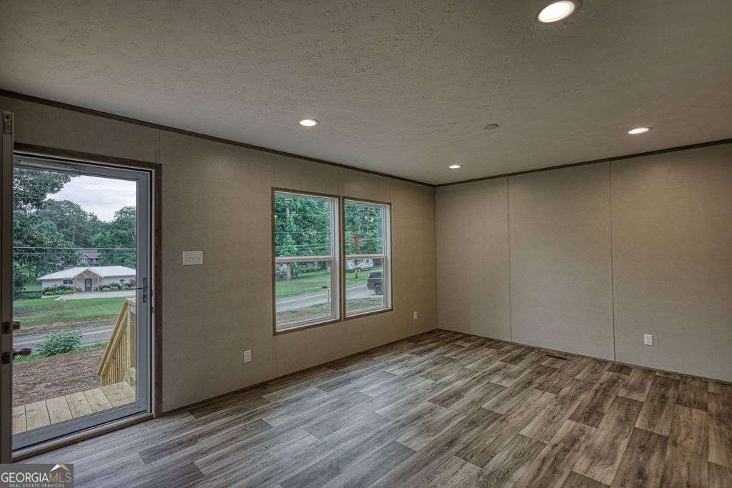 230 Thomas Drive Property Photo 22