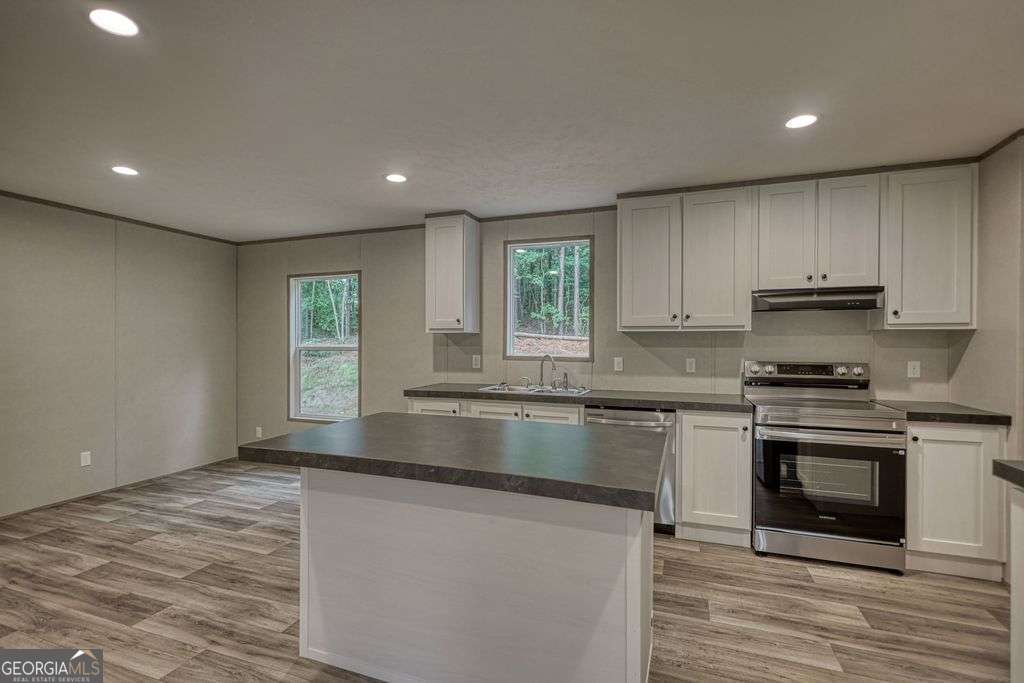 230 Thomas Drive Property Photo 24