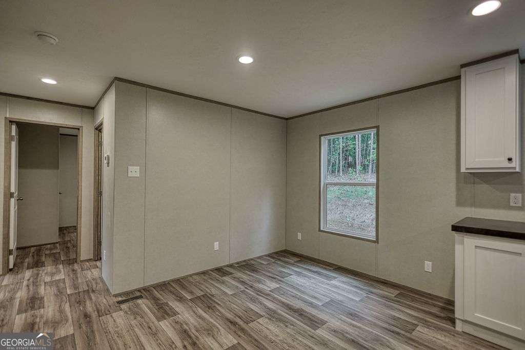230 Thomas Drive Property Photo 26