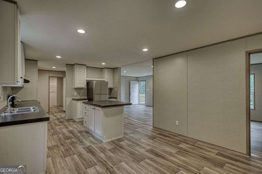 230 Thomas Drive Property Photo 28