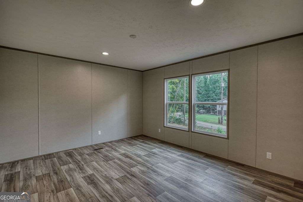 230 Thomas Drive Property Photo 32