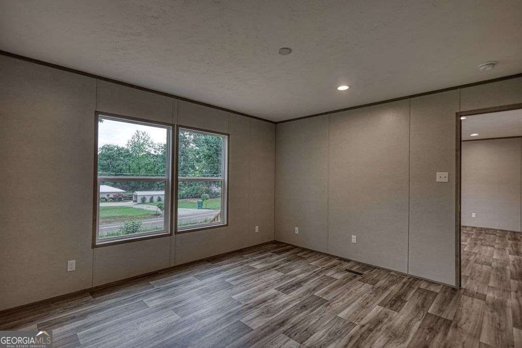 230 Thomas Drive Property Photo 33