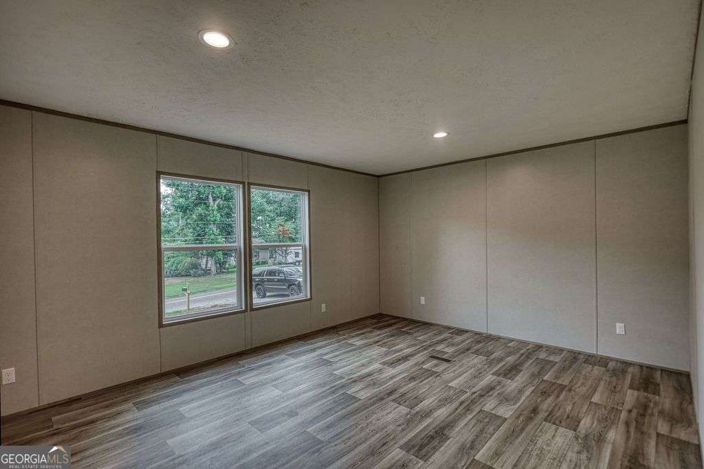 230 Thomas Drive Property Photo 39