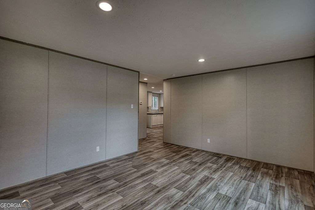 230 Thomas Drive Property Photo 41