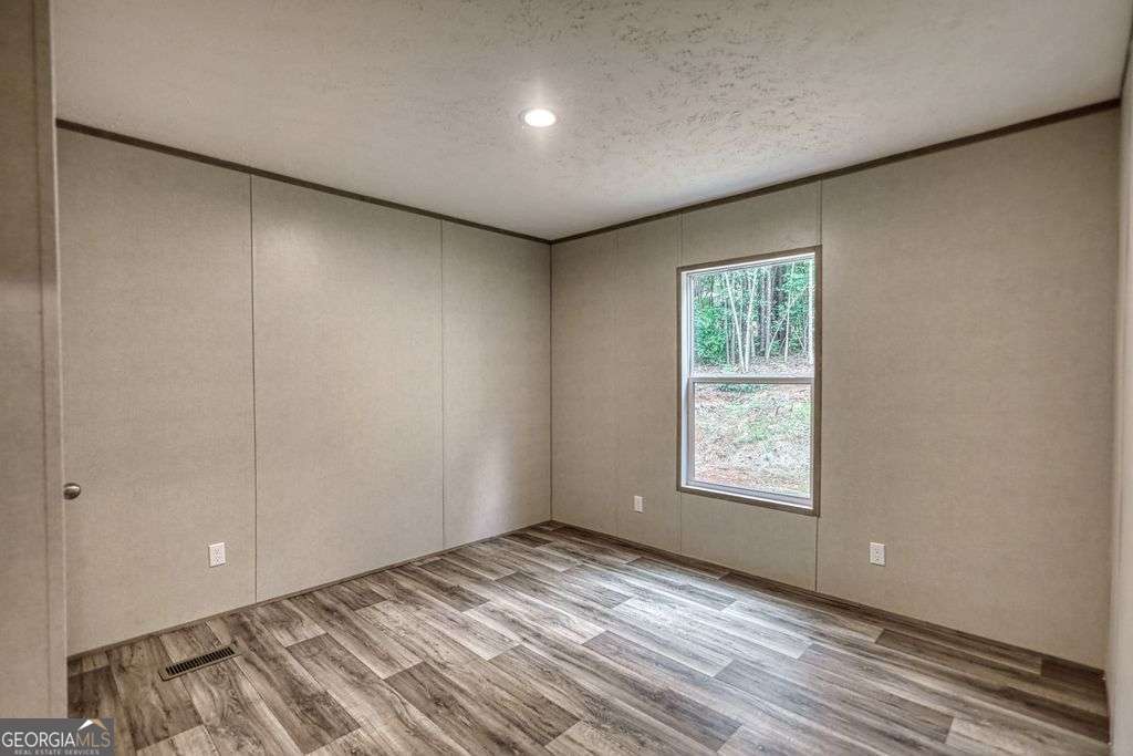 230 Thomas Drive Property Photo 43