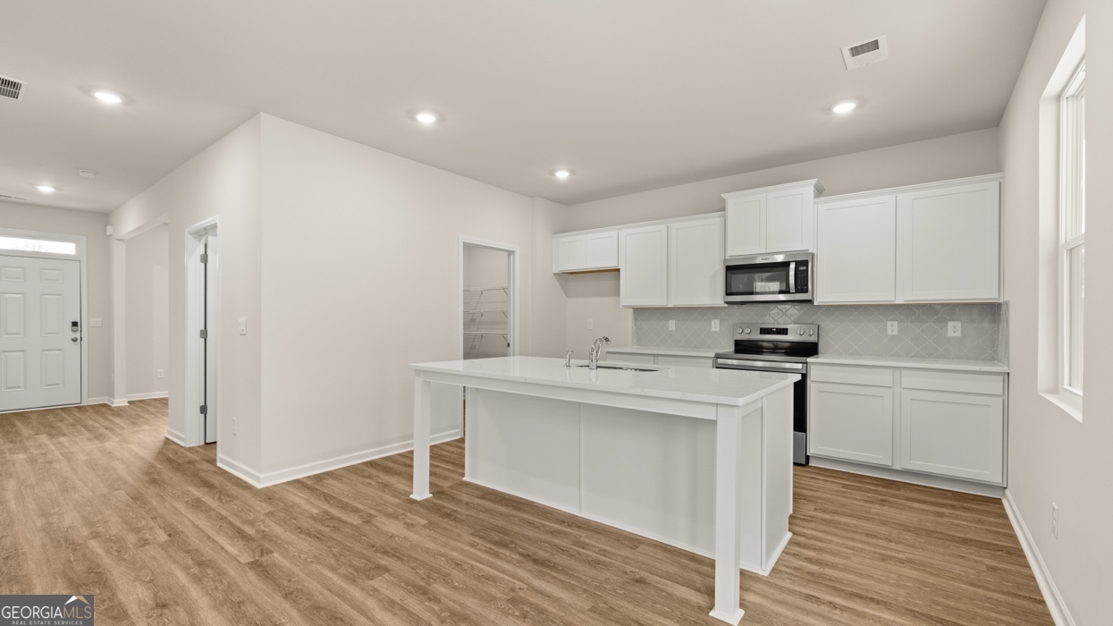 195 Elsa Court Property Photo 8