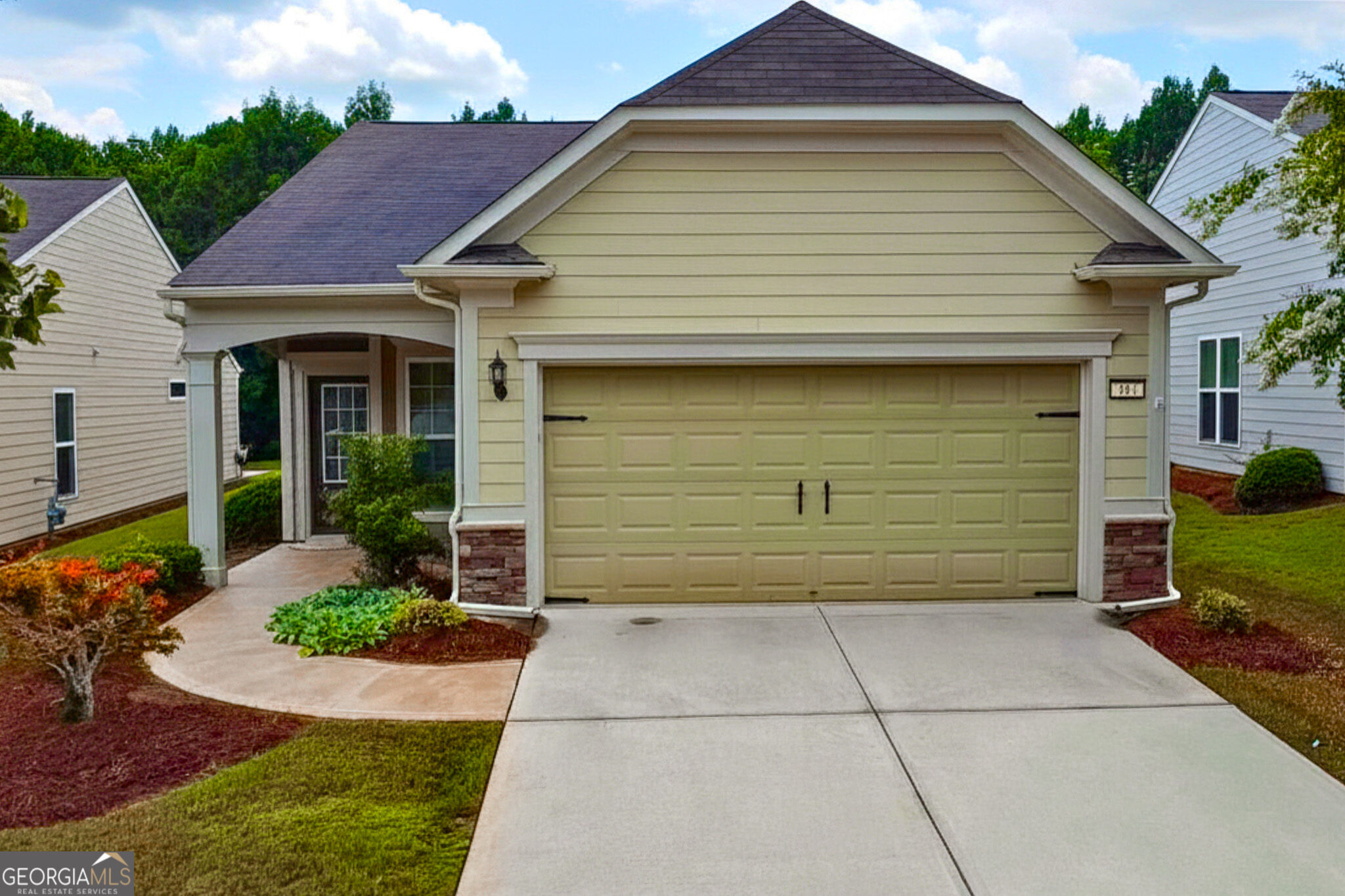347 Sandy Springs Drive Property Photo 2