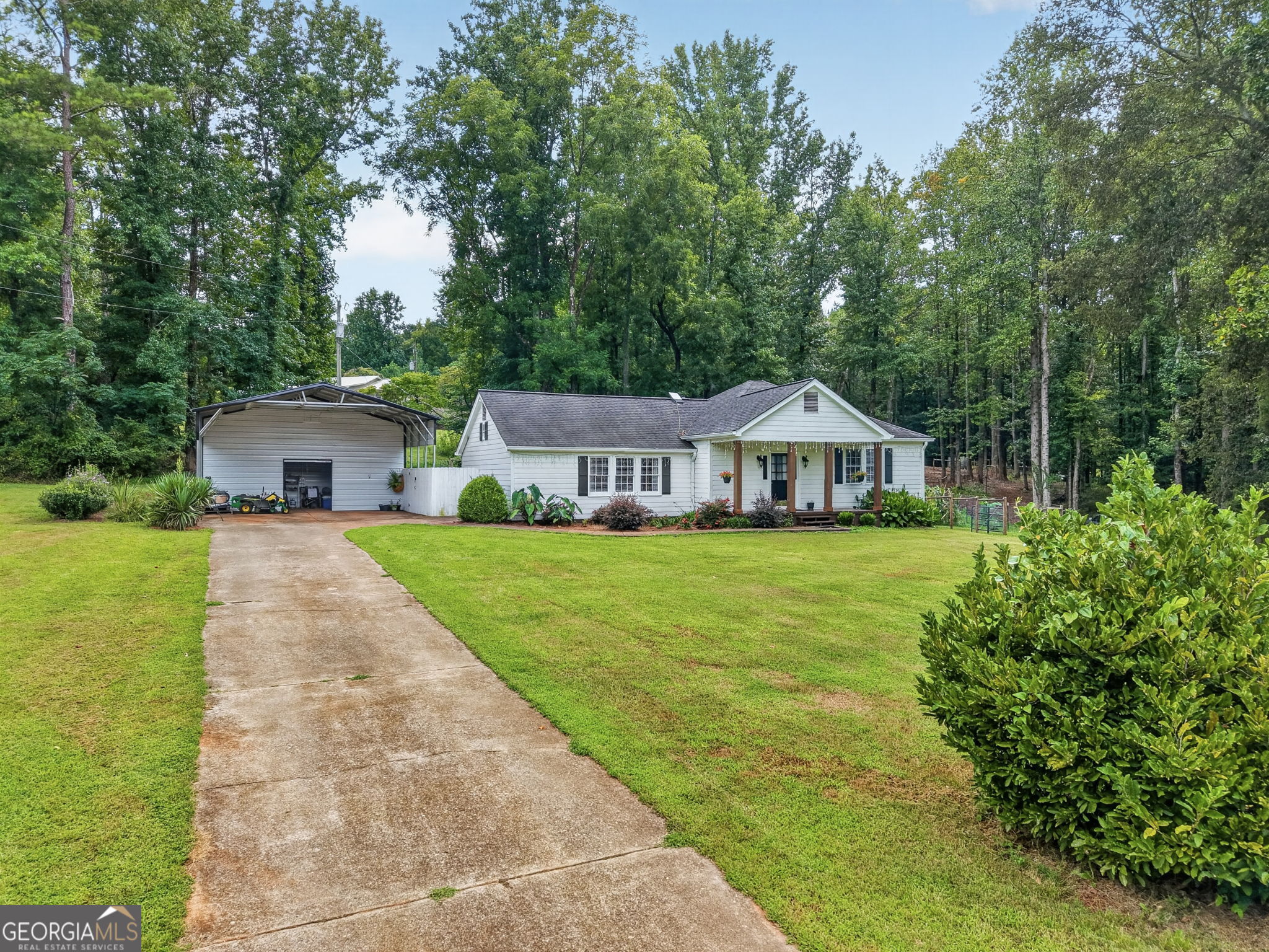1042 Carl Bramlett Road Property Photo 2