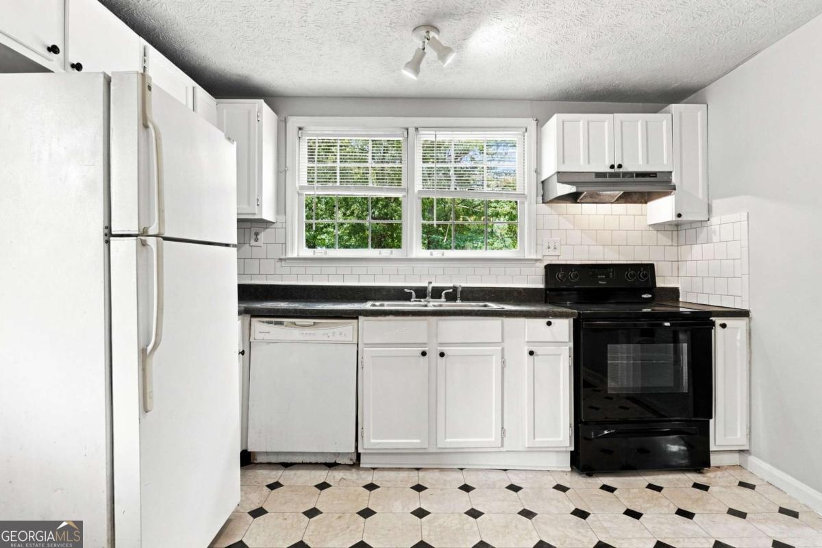 3350 Center Street Property Photo 12