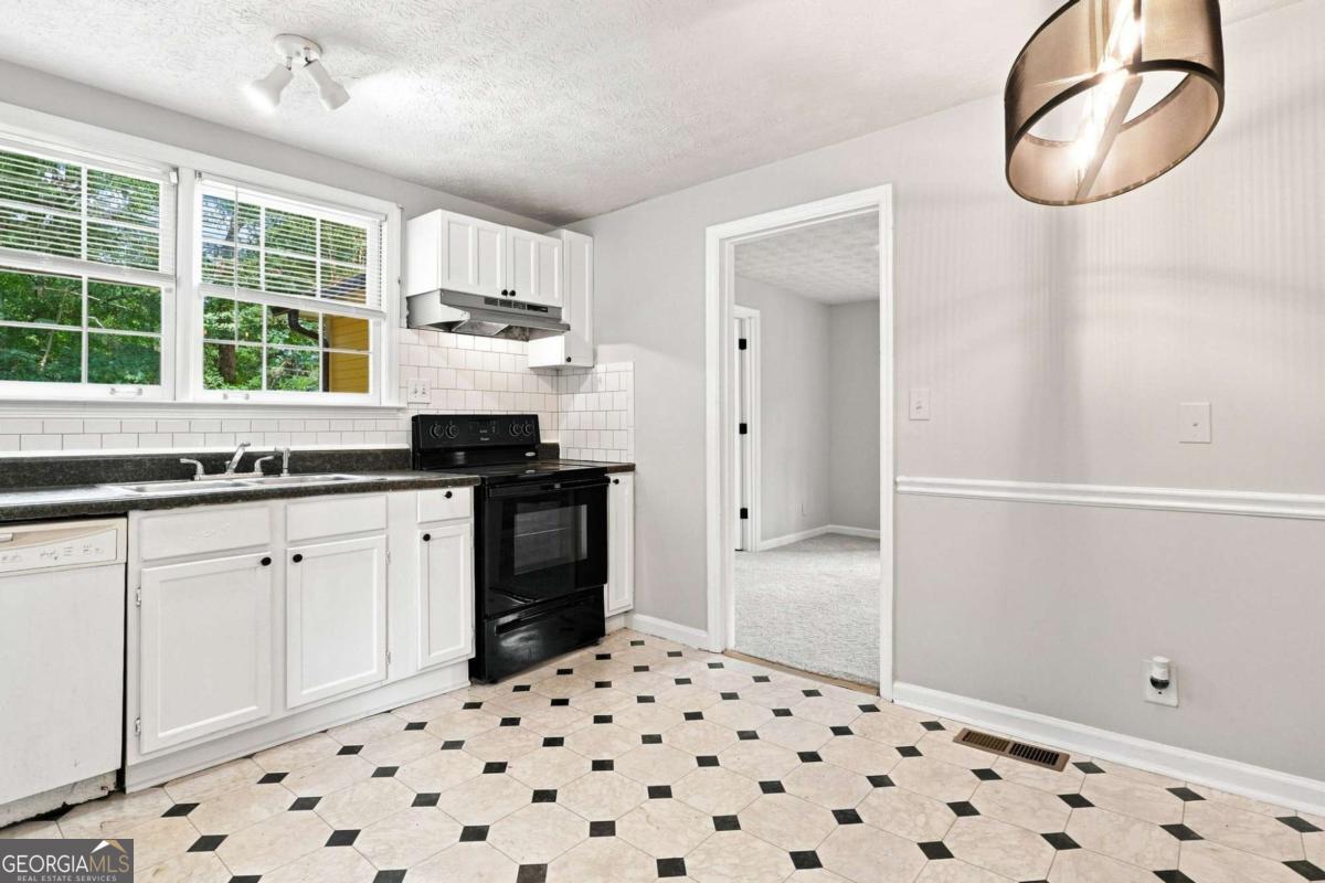 3350 Center Street Property Photo 13